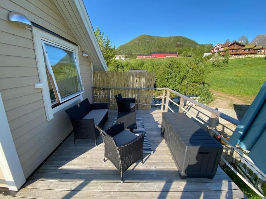 Апартаменти Minihus Med Drommeutsikt Til Sunnmorsalpene Aure  Екстер'єр фото